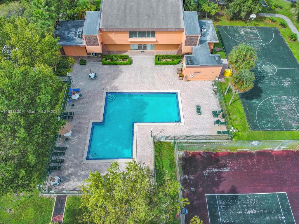 Real estate property located at 9440 Flagler St #201, Miami-dade, Versialles Gardens Ii Con, Miami, FL