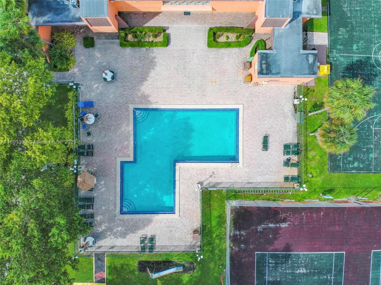 Real estate property located at 9440 Flagler St #201, Miami-dade, Versialles Gardens Ii Con, Miami, FL