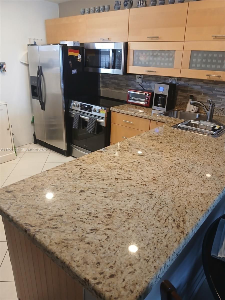 Real estate property located at 330 2nd St #503E, Broward, Third Gulfstream Garden, Hallandale Beach, FL