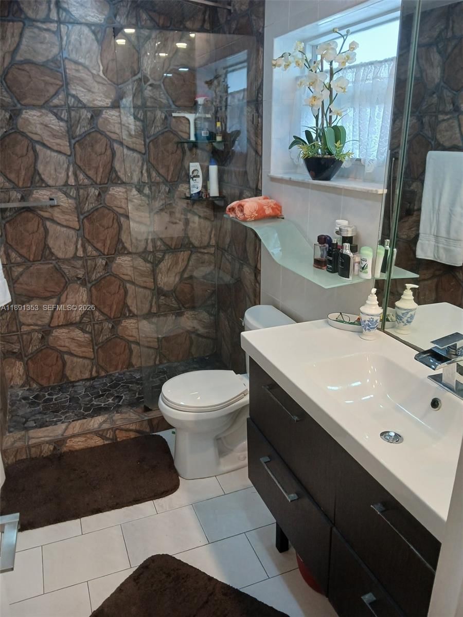 Real estate property located at 330 2nd St #503E, Broward, Third Gulfstream Garden, Hallandale Beach, FL