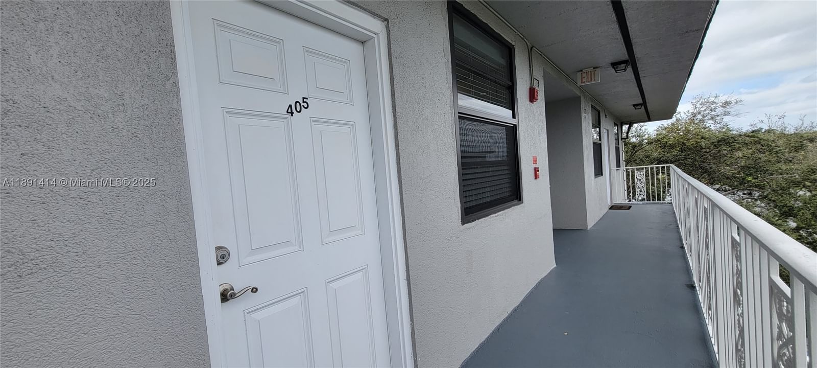 Real estate property located at 1530 Whitehall Dr #405, Broward, Condo 15 Of Whitehall Con, Davie, FL