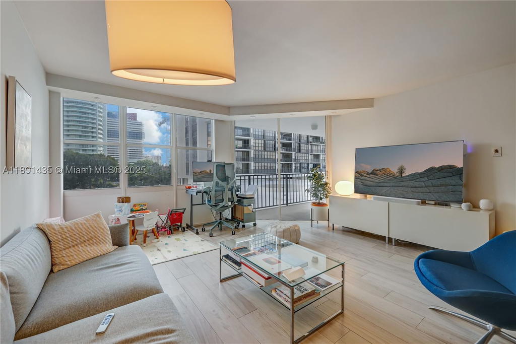 Real estate property located at 1901 Brickell Ave B413, Miami-dade, Brickell Place Condo, Miami, FL