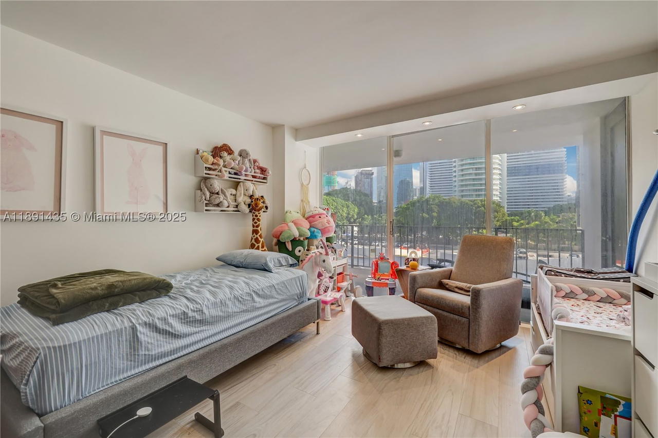 Real estate property located at 1901 Brickell Ave B413, Miami-dade, Brickell Place Condo, Miami, FL