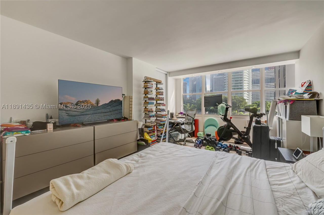 Real estate property located at 1901 Brickell Ave B413, Miami-dade, Brickell Place Condo, Miami, FL