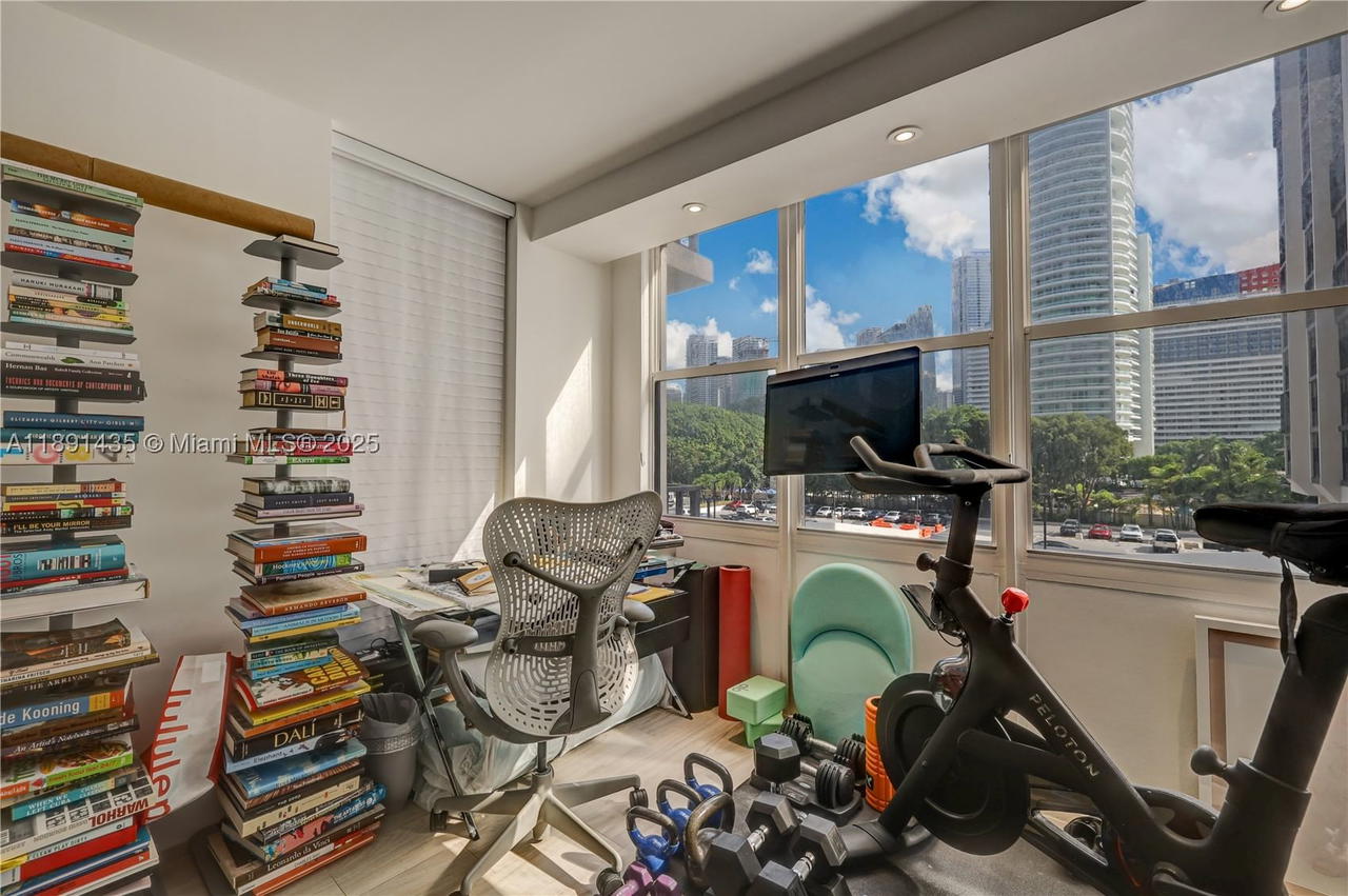 Real estate property located at 1901 Brickell Ave B413, Miami-dade, Brickell Place Condo, Miami, FL