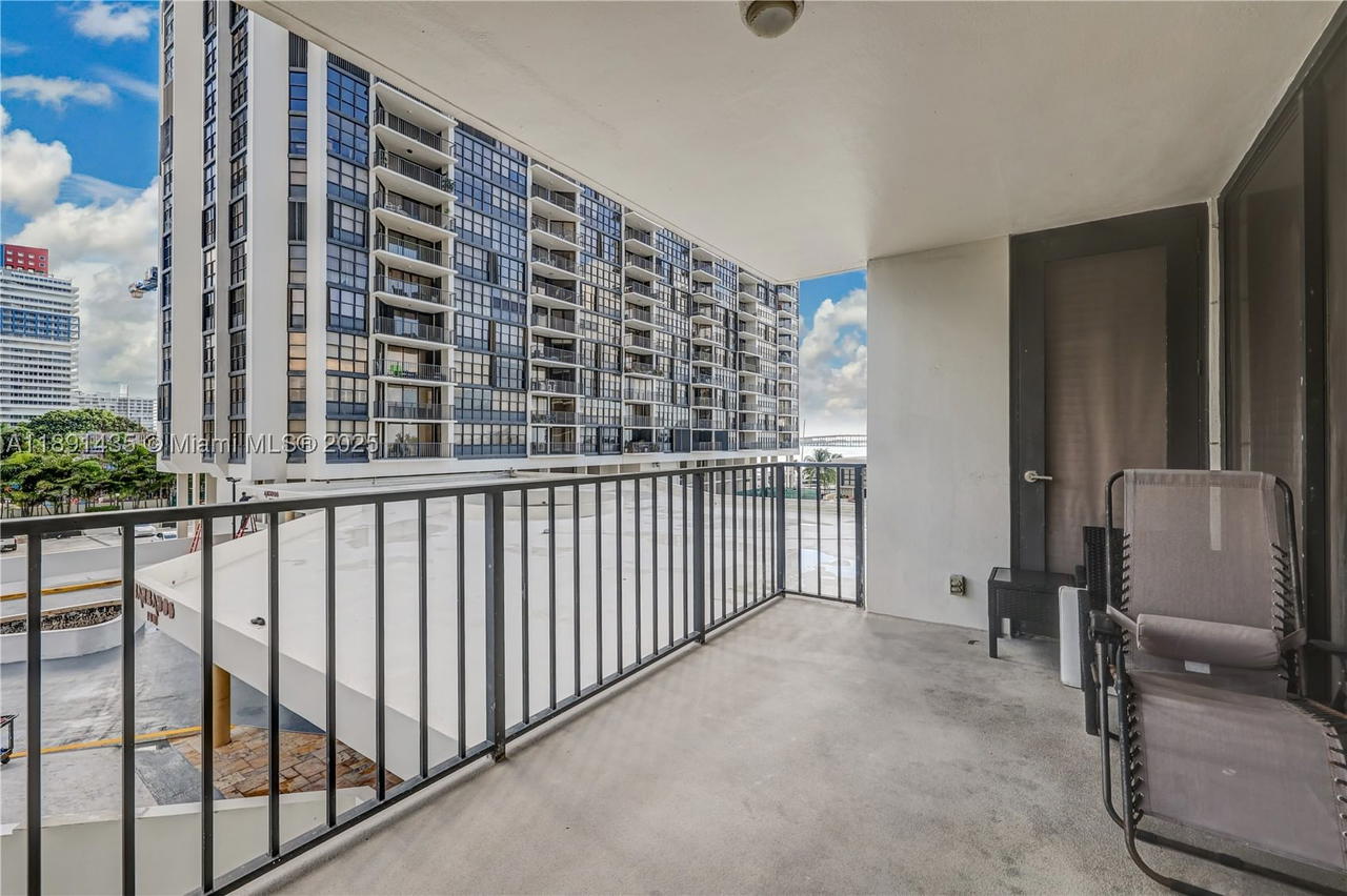 Real estate property located at 1901 Brickell Ave B413, Miami-dade, Brickell Place Condo, Miami, FL