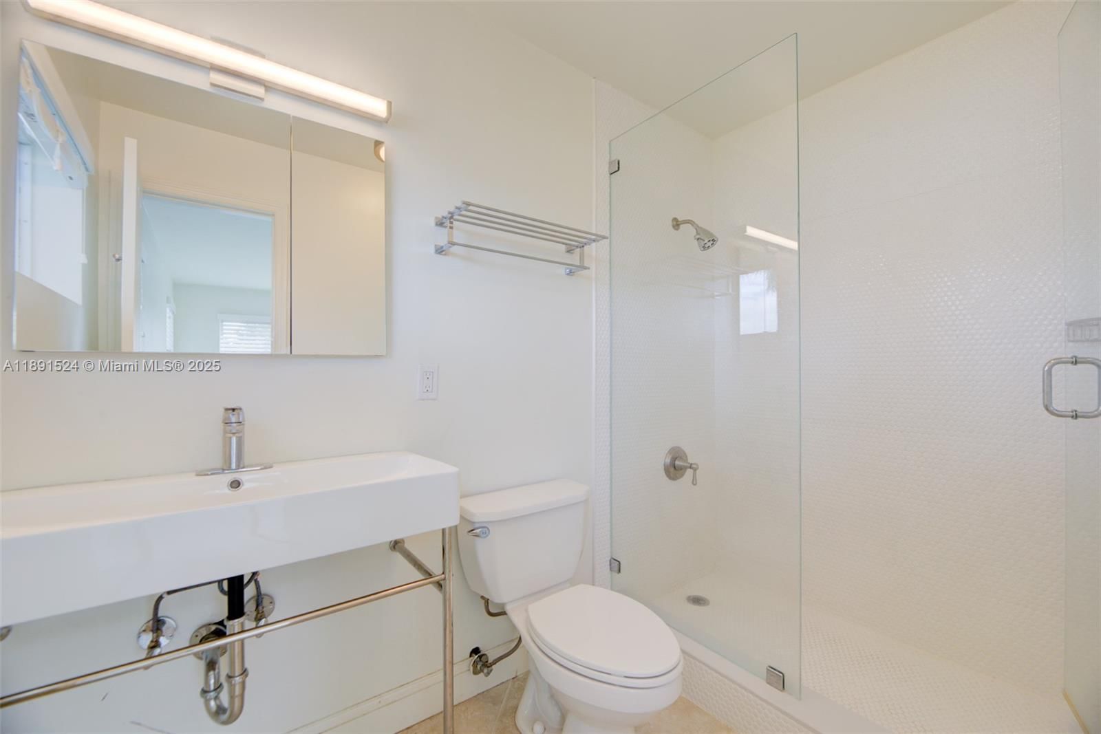 Real estate property located at 2881 32nd St #221, Broward, Waterside On The Intracoa, Fort Lauderdale, FL