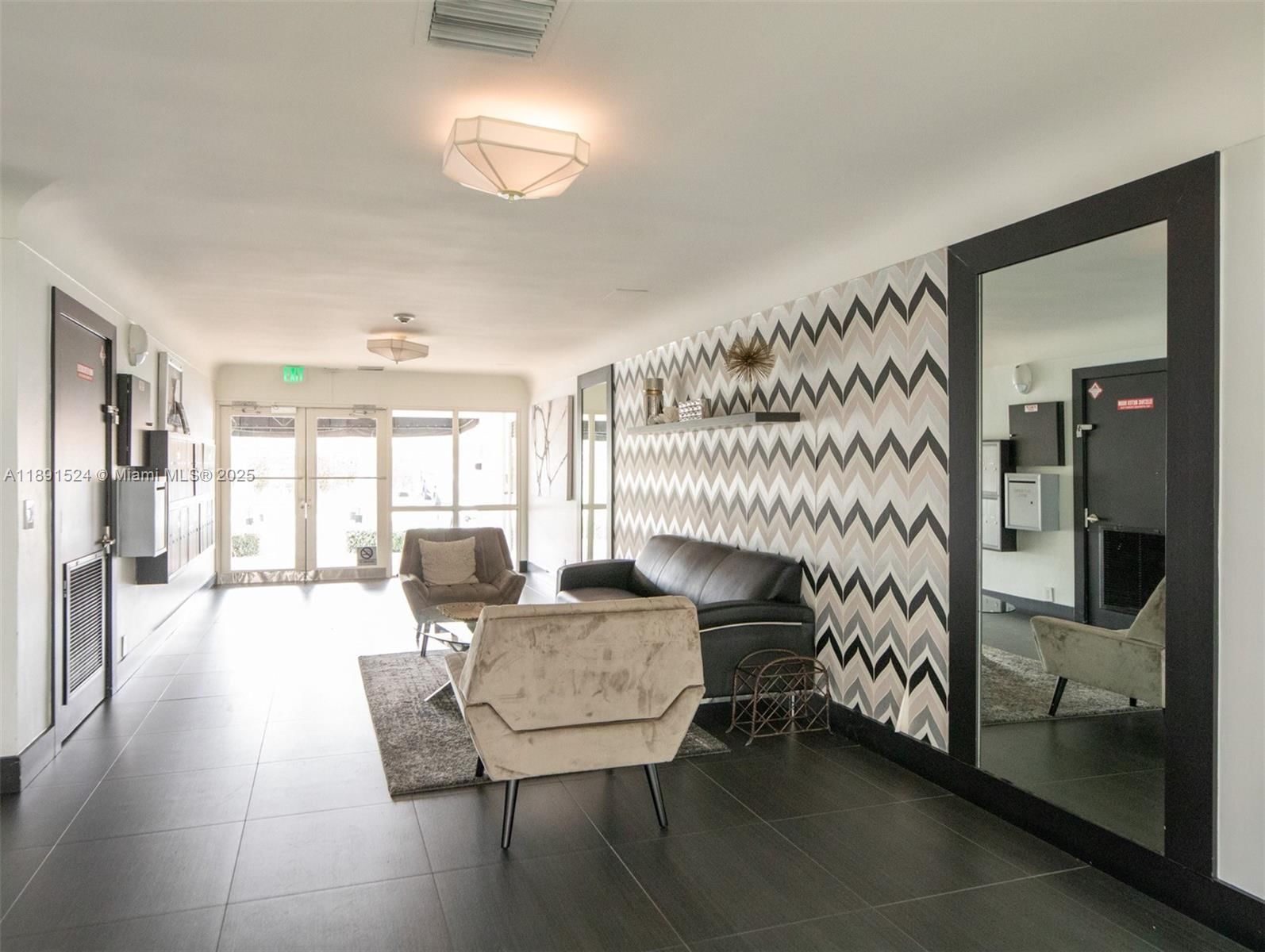 Real estate property located at 2881 32nd St #221, Broward, Waterside On The Intracoa, Fort Lauderdale, FL