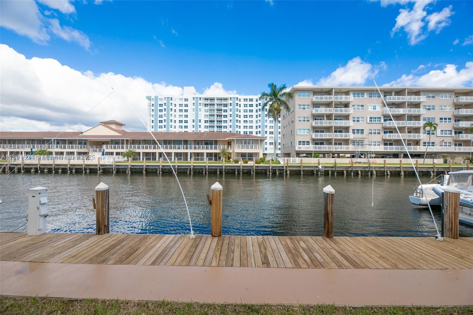 Real estate property located at 2881 32nd St #221, Broward, Waterside On The Intracoa, Fort Lauderdale, FL
