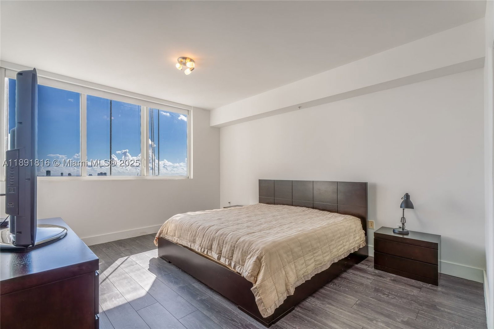 Real estate property located at 253 2nd St #3203, Miami-dade, Vizcayne South Condo, Miami, FL