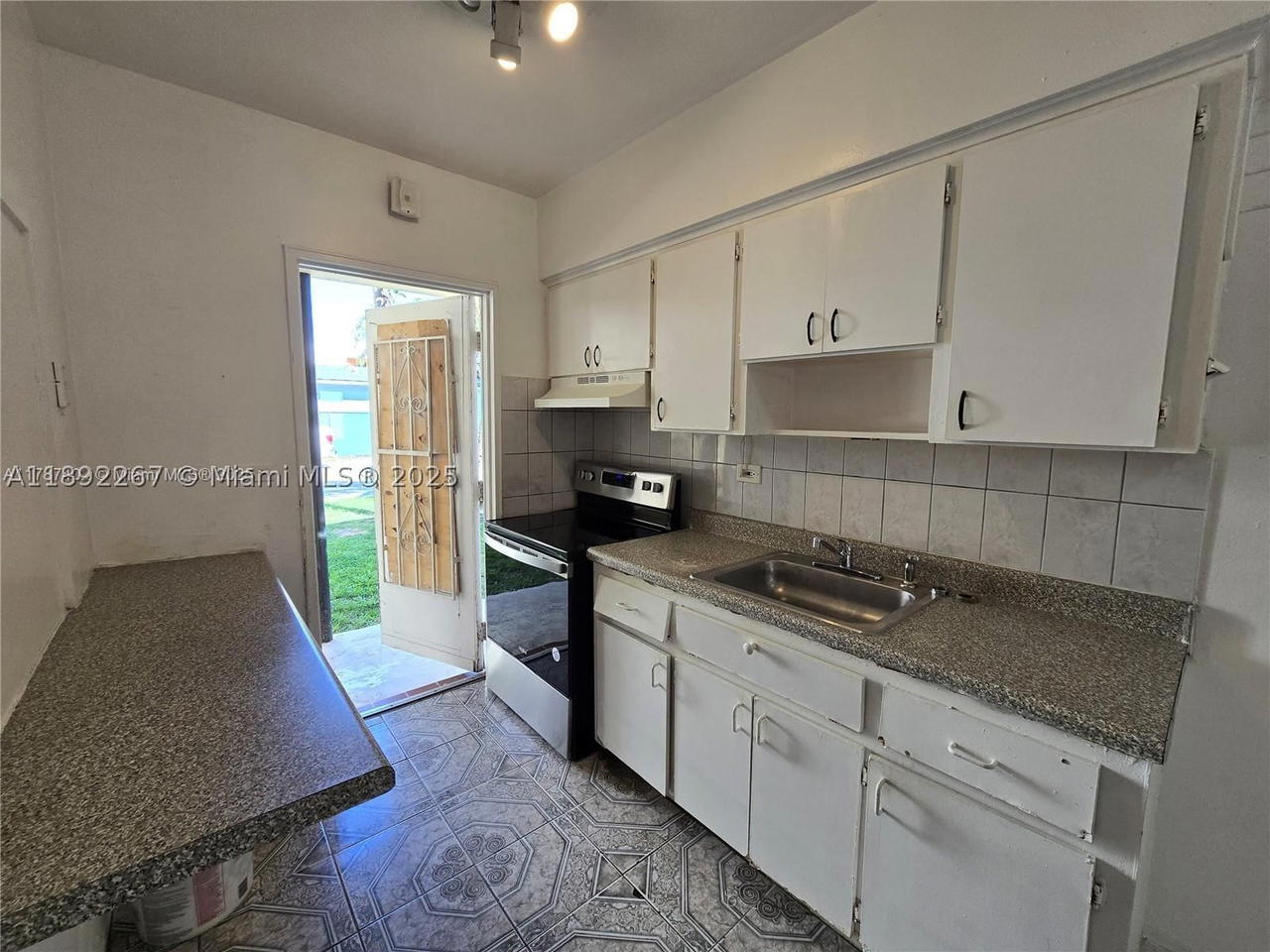 Real estate property located at 70 77th St #11, Miami-dade, Prestige Apts Inc Co-op, Miami, FL