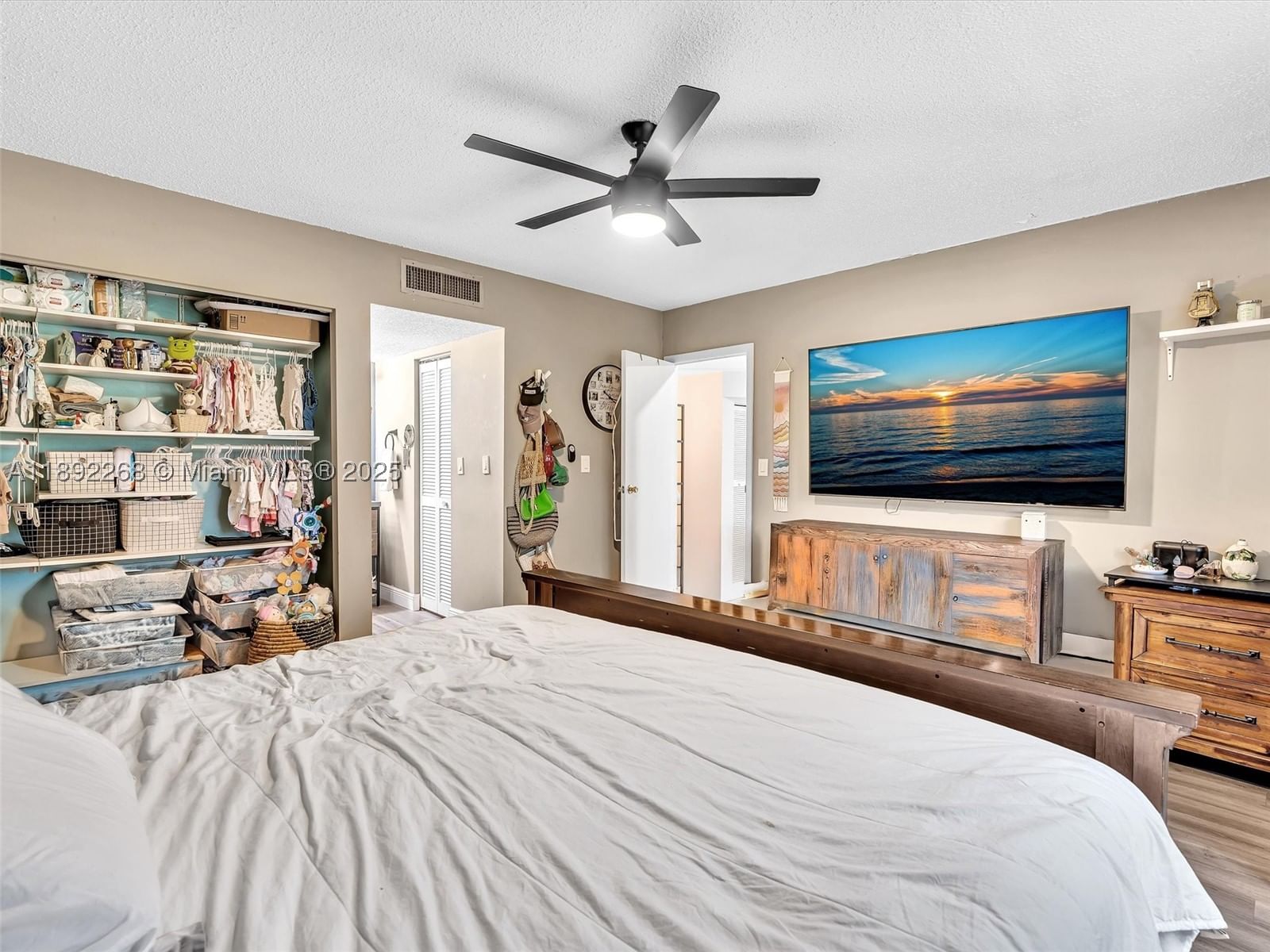 Real estate property located at 6061 Falls Cir Dr #407, Broward, Inverrary Country Club, Lauderhill, FL