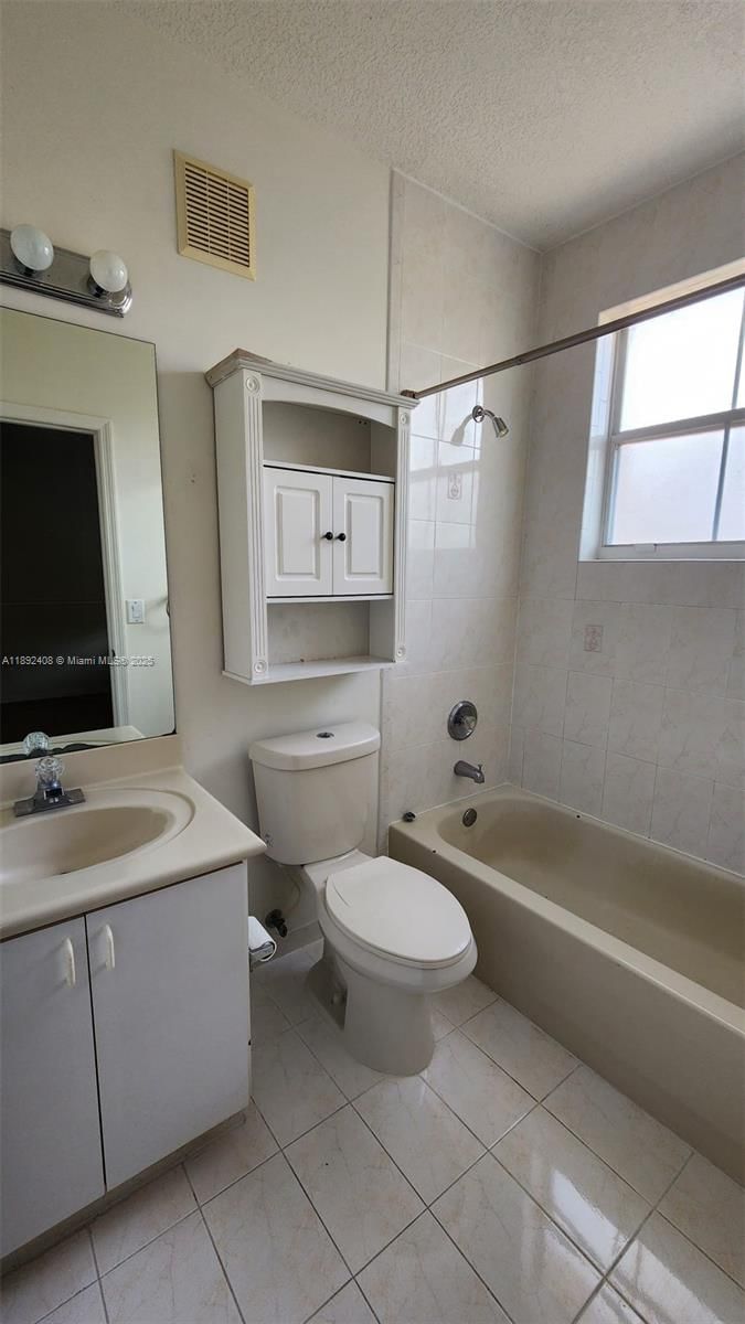 Real estate property located at 8531 139 Ter #1409, Miami-dade, Villa Vizcaya Condo, Miami Lakes, FL