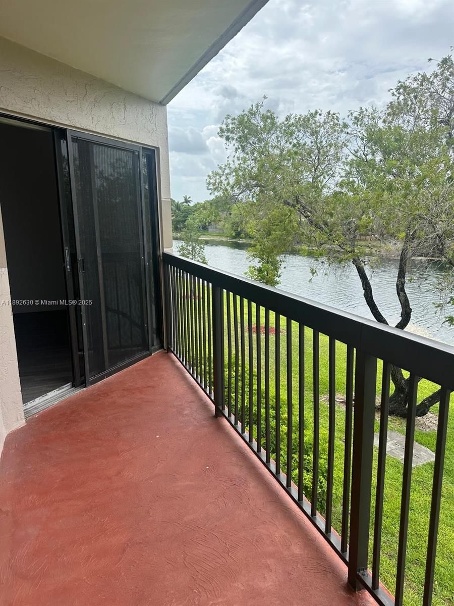 Real estate property located at 9941 Nob Hill Ln #9941, Broward, Villas De Venezia Condo, Sunrise, FL