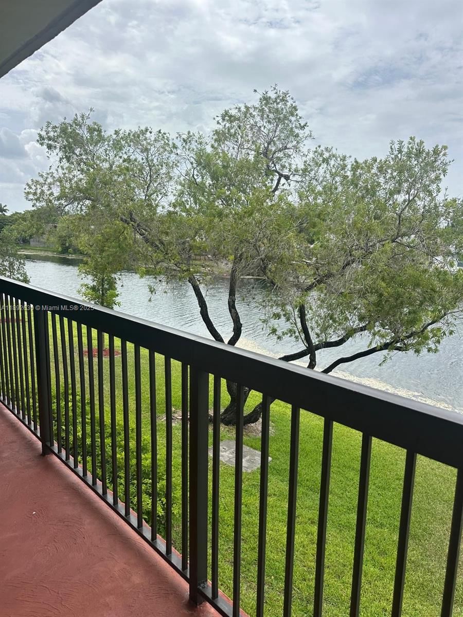 Real estate property located at 9941 Nob Hill Ln #9941, Broward, Villas De Venezia Condo, Sunrise, FL