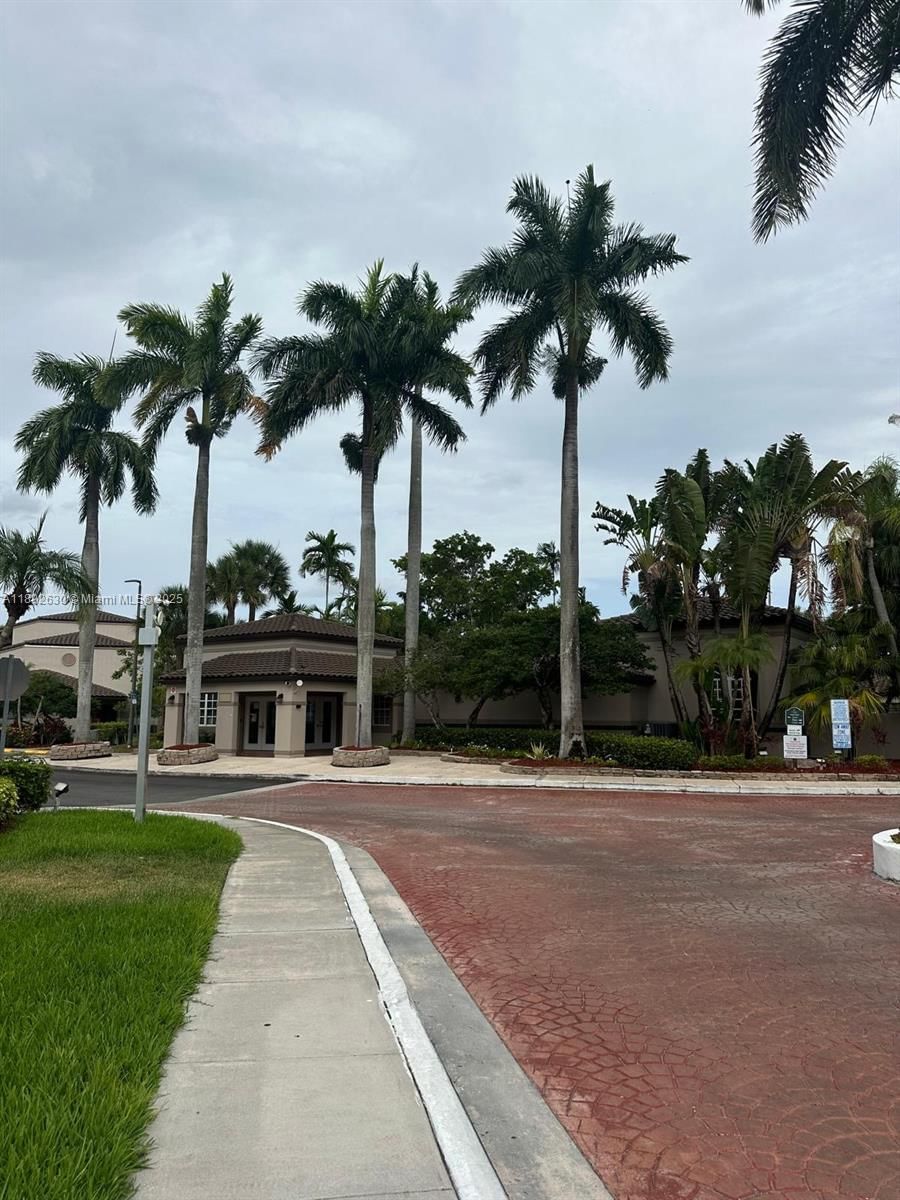 Real estate property located at 9941 Nob Hill Ln #9941, Broward, Villas De Venezia Condo, Sunrise, FL