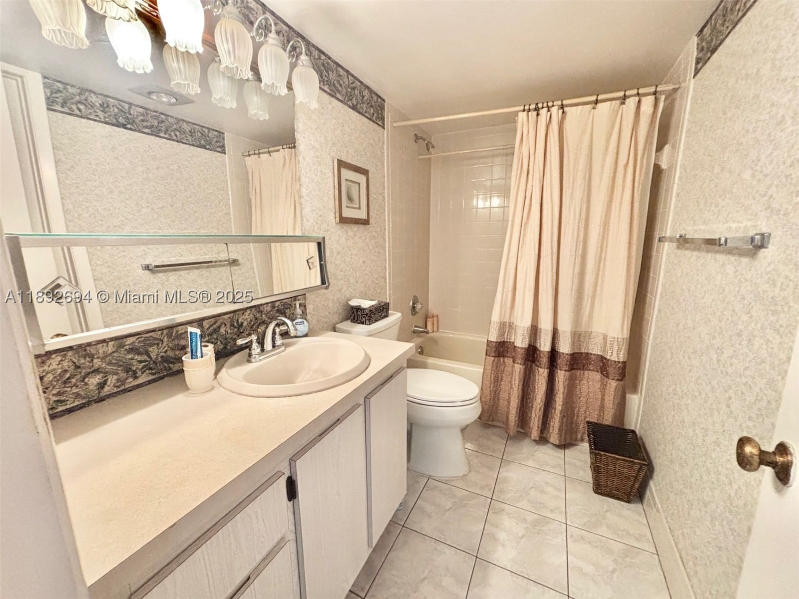 Real estate property located at 141 3rd Ave #402, Broward, Meadowbrook Lakes View Co, Dania Beach, FL