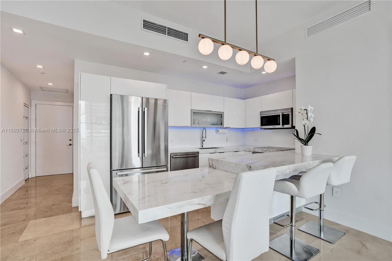 Real estate property located at 950 Brickell Bay Dr #4707, Miami-dade, The Plaza 851 Brickell Co, Miami, FL