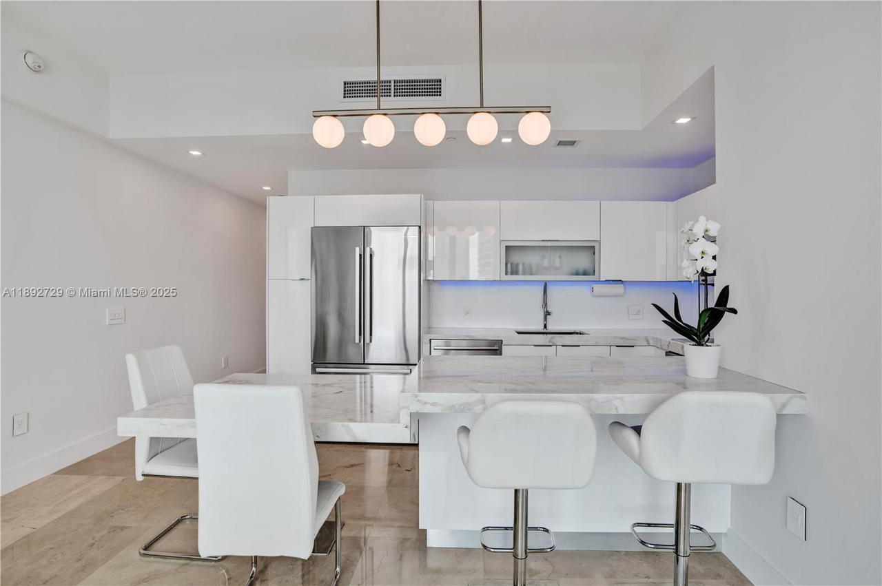 Real estate property located at 950 Brickell Bay Dr #4707, Miami-dade, The Plaza 851 Brickell Co, Miami, FL
