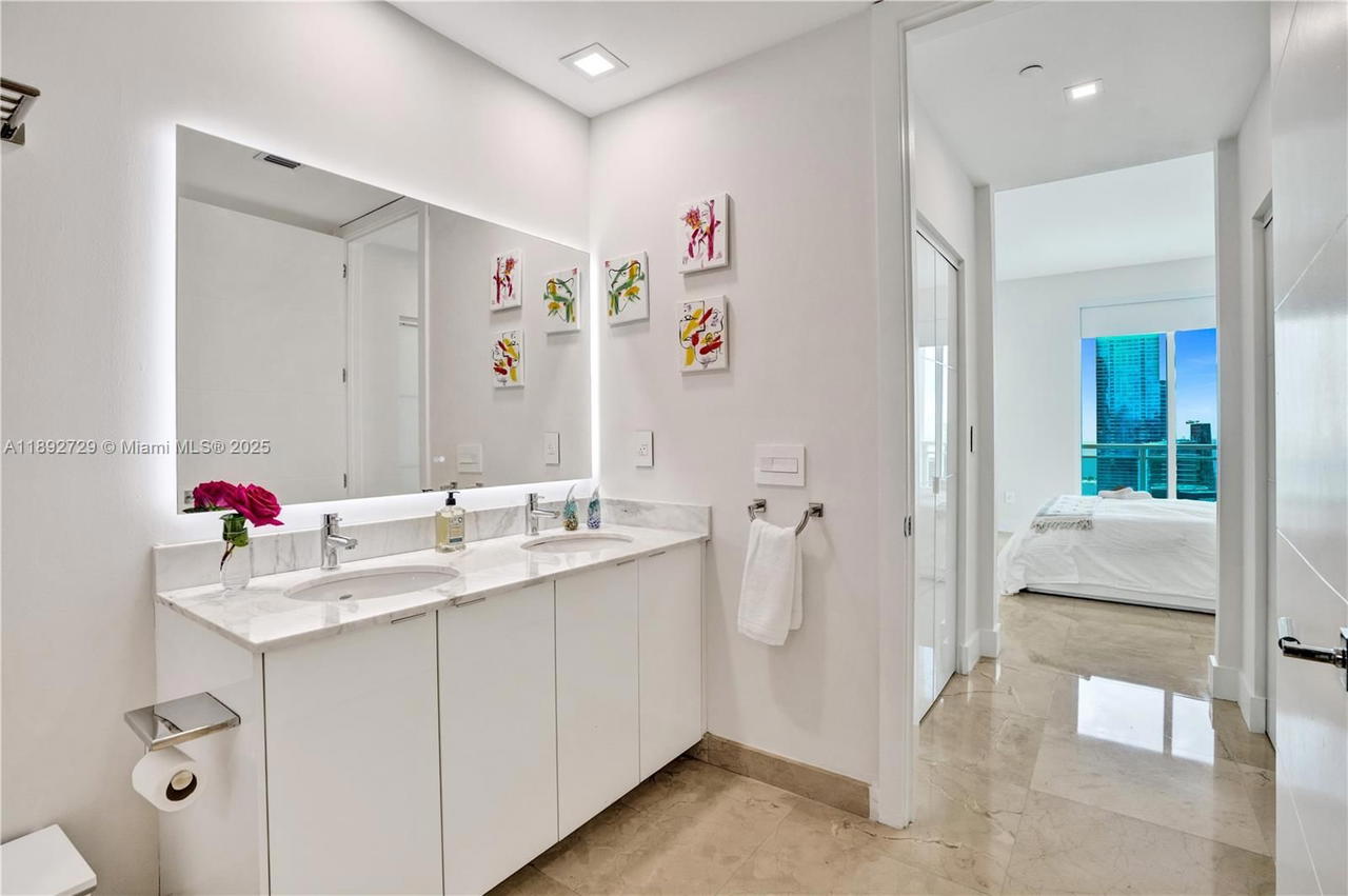 Real estate property located at 950 Brickell Bay Dr #4707, Miami-dade, The Plaza 851 Brickell Co, Miami, FL