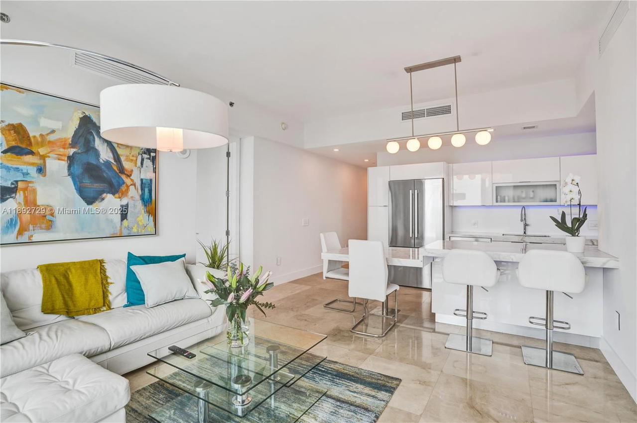 Real estate property located at 950 Brickell Bay Dr #4707, Miami-dade, The Plaza 851 Brickell Co, Miami, FL