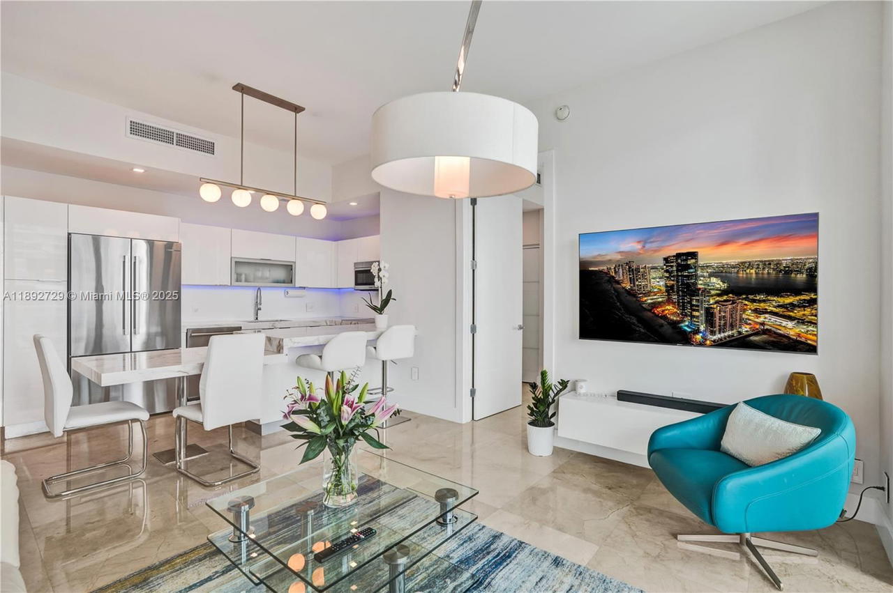 Real estate property located at 950 Brickell Bay Dr #4707, Miami-dade, The Plaza 851 Brickell Co, Miami, FL