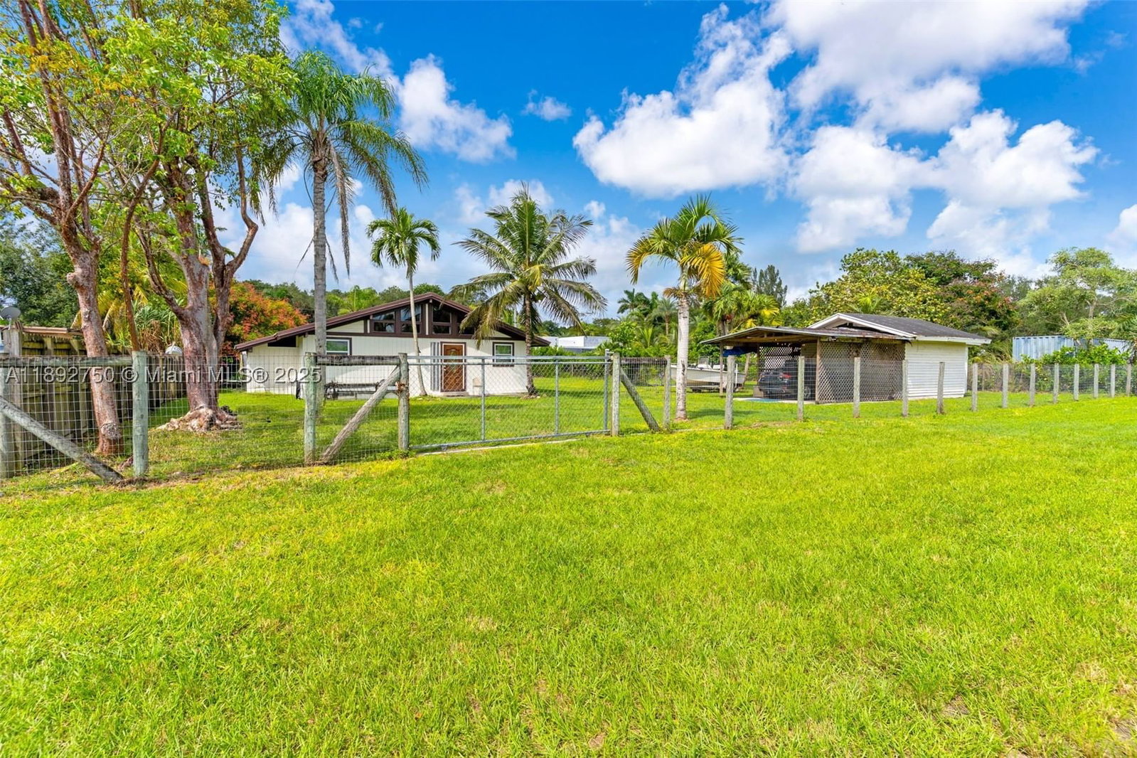 Real estate property located at 23060 155th Ave, Miami-dade, Griffing Silver Palm Sub, Miami, FL