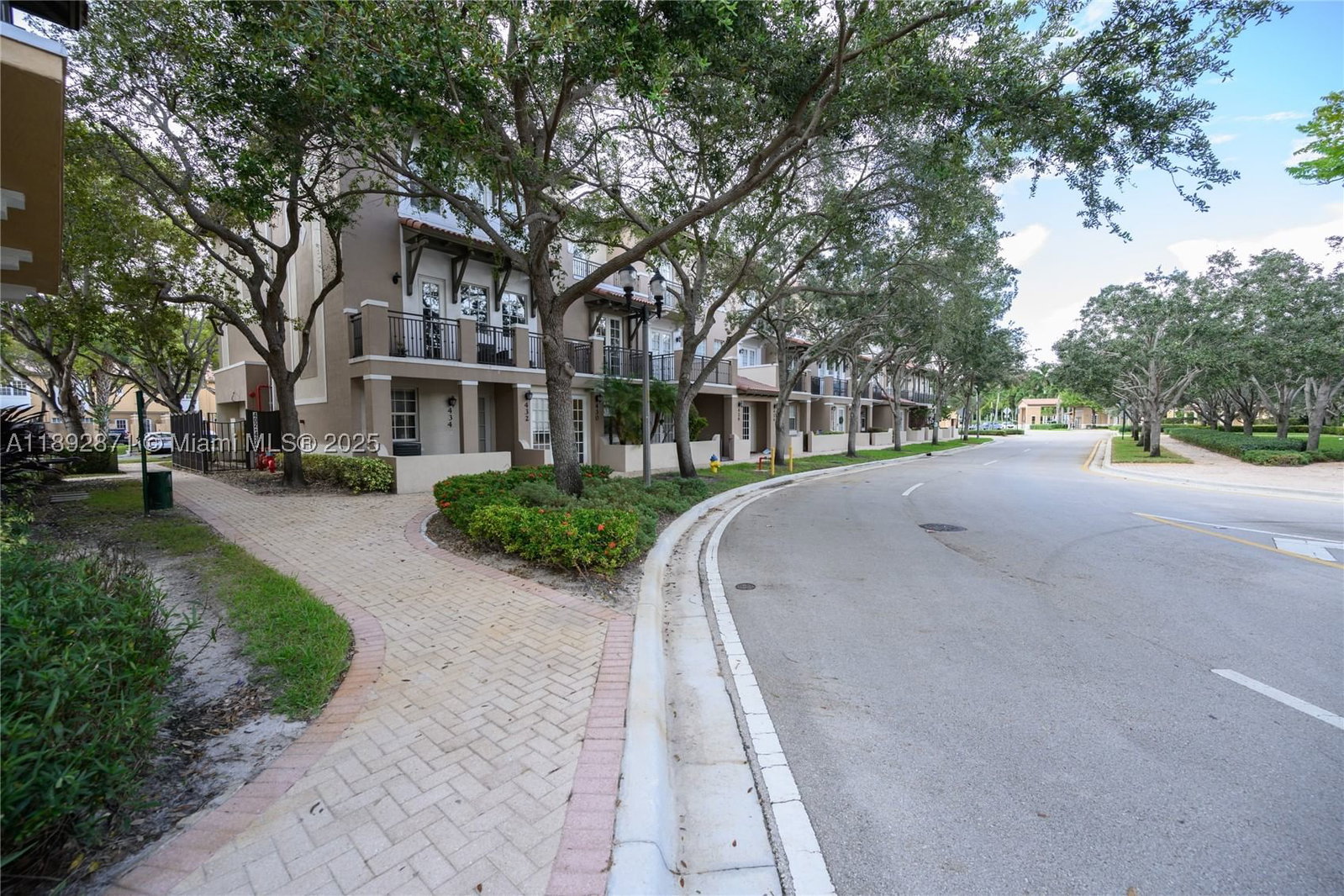 Real estate property located at 430 147th Ave, Broward, Cobblestone Condo, Pembroke Pines, FL