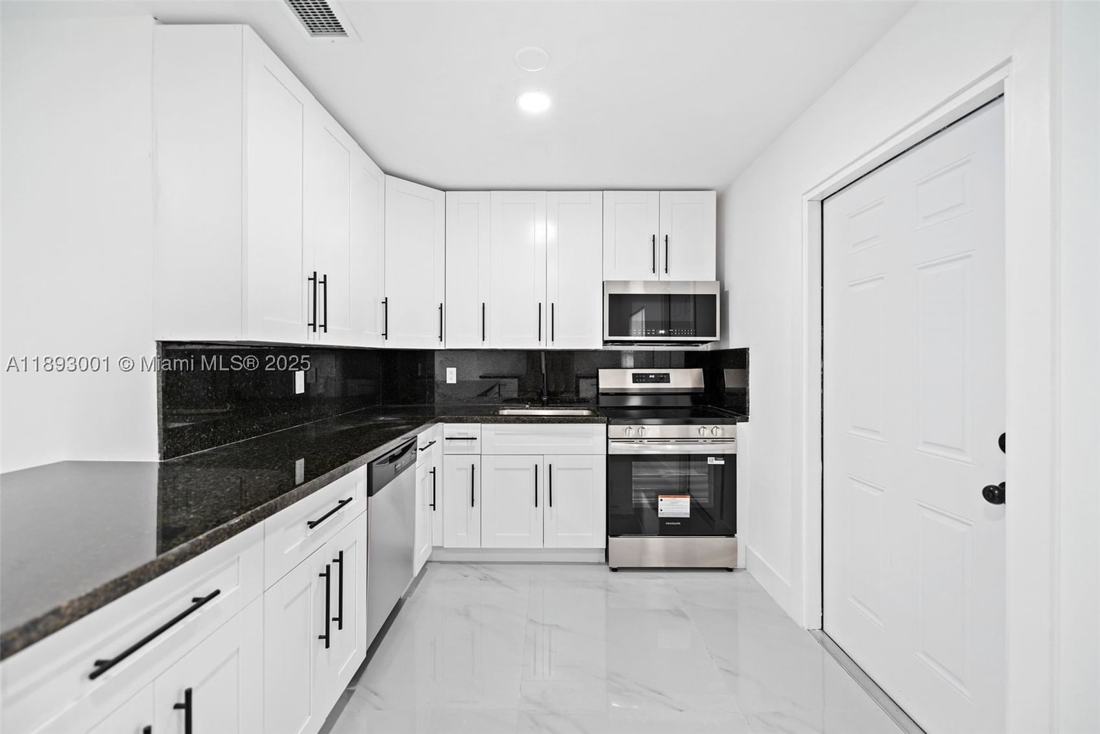 Real estate property located at 8201 7th Ct, Broward, North Lauderdale Village, North Lauderdale, FL