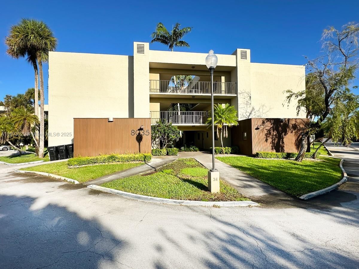 Real estate property located at 8035 107th Ave #211, Miami-dade, The Horizons Condo #1, Miami, FL