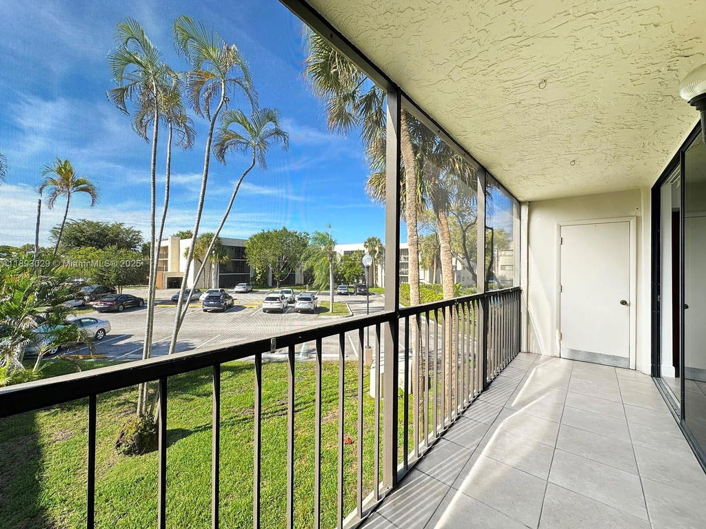 Real estate property located at 8035 107th Ave #211, Miami-dade, The Horizons Condo #1, Miami, FL