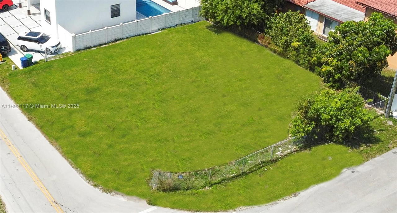 Real estate property located at 13301 41st St, Miami-dade, Mia Estates, Miami, FL