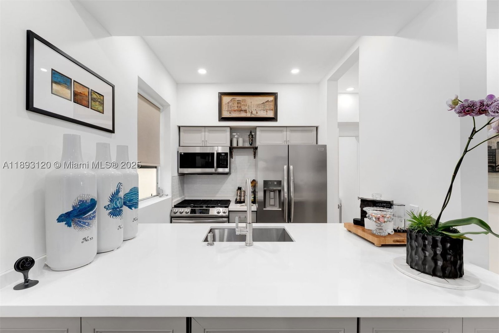 Real estate property located at 4720 Pine Tree Drive #2, Miami-dade, The Esquire House, Miami Beach, FL