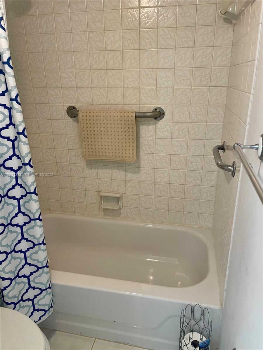 Real estate property located at 8351 Sands Point Blvd A204, Broward, Sands Point Condominium I, Tamarac, FL