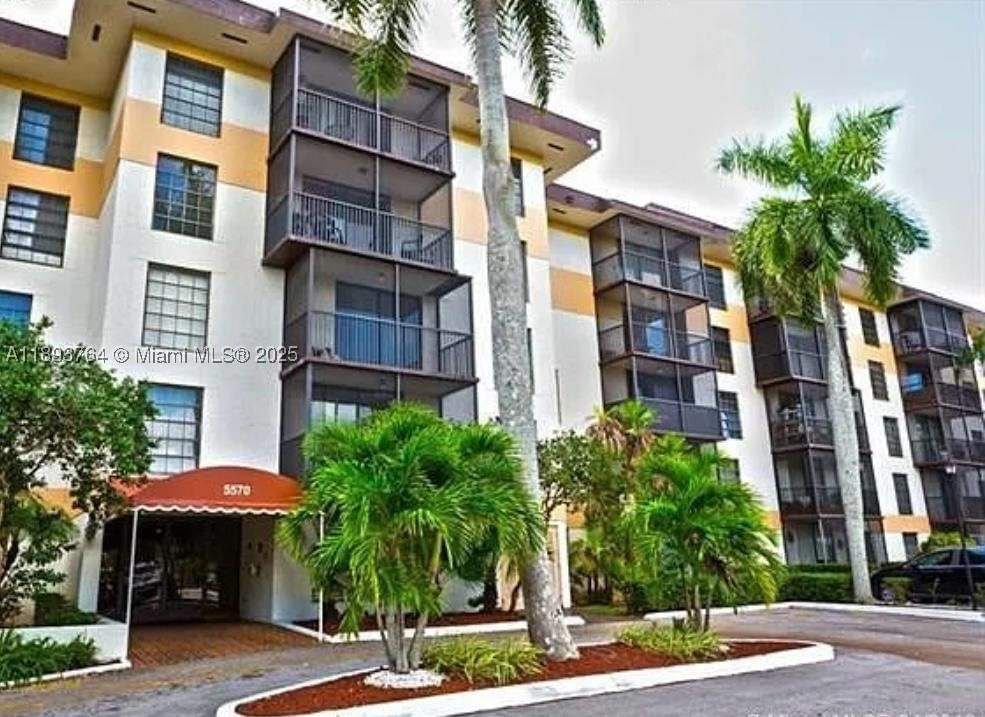 Real estate property located at 5570 44th St #312A, Broward, Inverwood Condo, Lauderhill, FL
