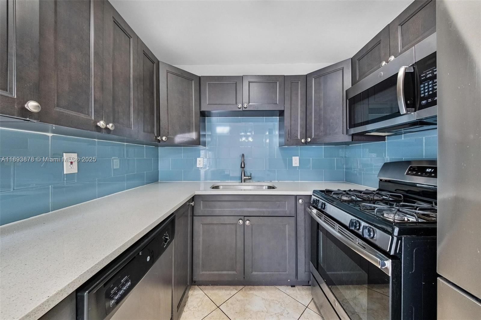 Real estate property located at 3589 Island Rd, Palm Beach, Palm Beach Cabana Colony, Palm Beach Gardens, FL