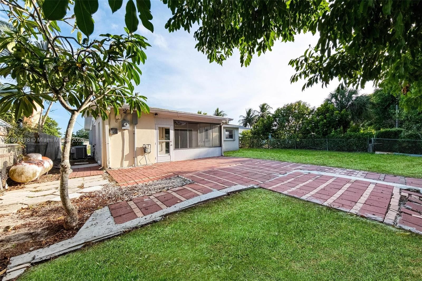 Real estate property located at 3589 Island Rd, Palm Beach, Palm Beach Cabana Colony, Palm Beach Gardens, FL