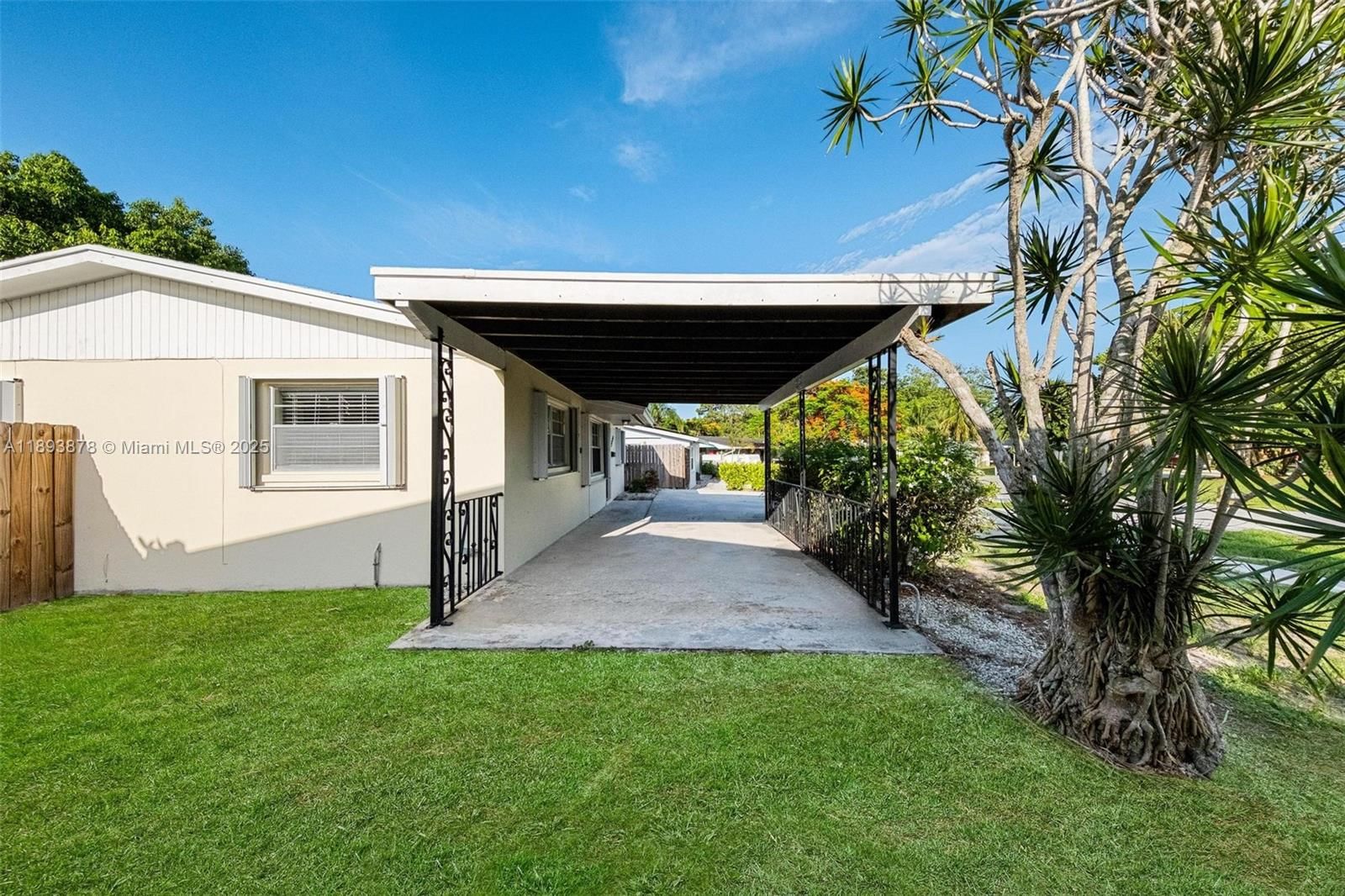 Real estate property located at 3589 Island Rd, Palm Beach, Palm Beach Cabana Colony, Palm Beach Gardens, FL