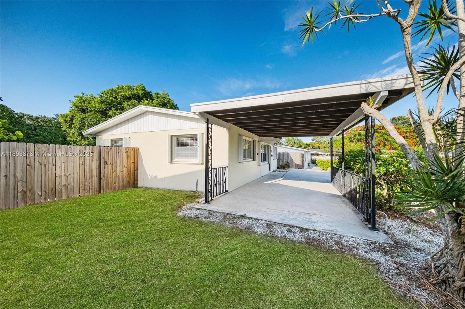 Real estate property located at 3589 Island Rd, Palm Beach, Palm Beach Cabana Colony, Palm Beach Gardens, FL