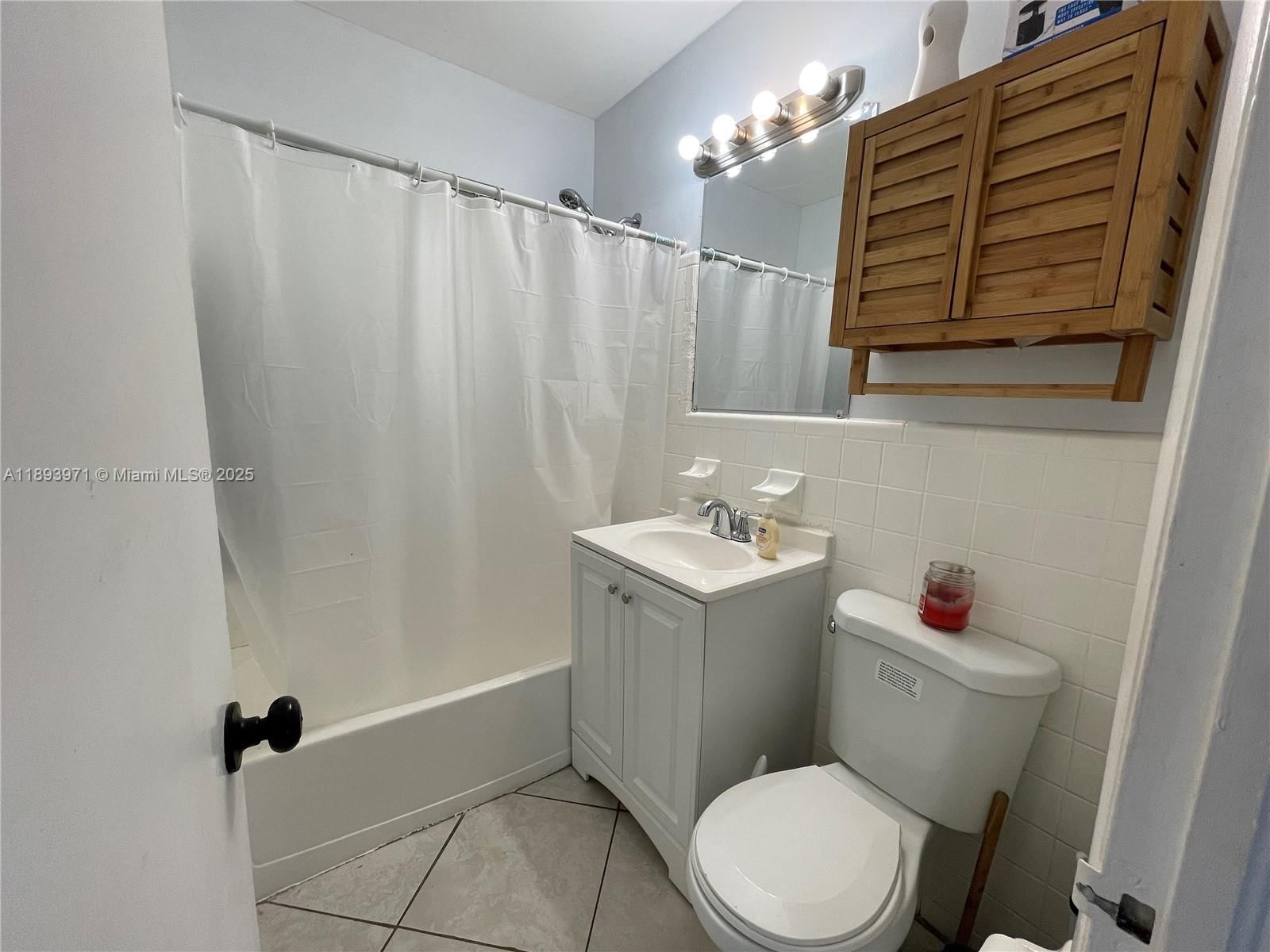 Real estate property located at 1854 Lauderdale Manor Dr, Broward, Lauderdale Manor, Fort Lauderdale, FL