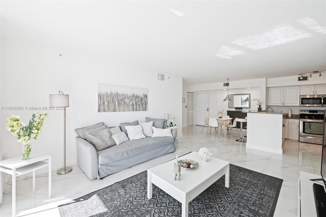 Real estate property located at 1155 Brickell Bay Dr #903, Miami-dade, The Mark On Brickell Cond, Miami, FL