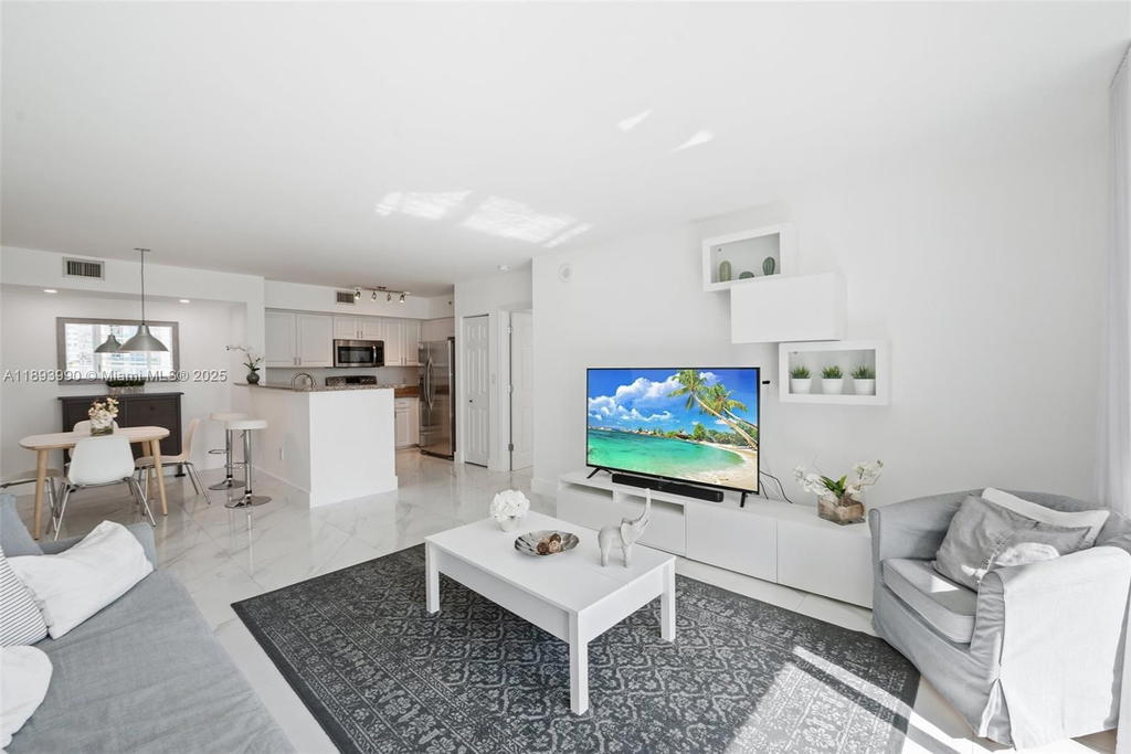 Real estate property located at 1155 Brickell Bay Dr #903, Miami-dade, The Mark On Brickell Cond, Miami, FL
