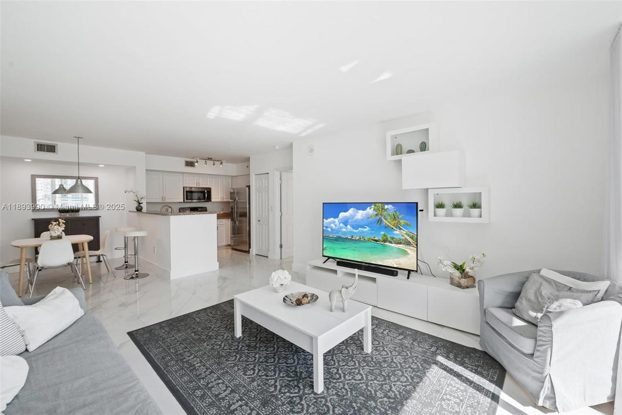Real estate property located at 1155 Brickell Bay Dr #903, Miami-dade, The Mark On Brickell Cond, Miami, FL