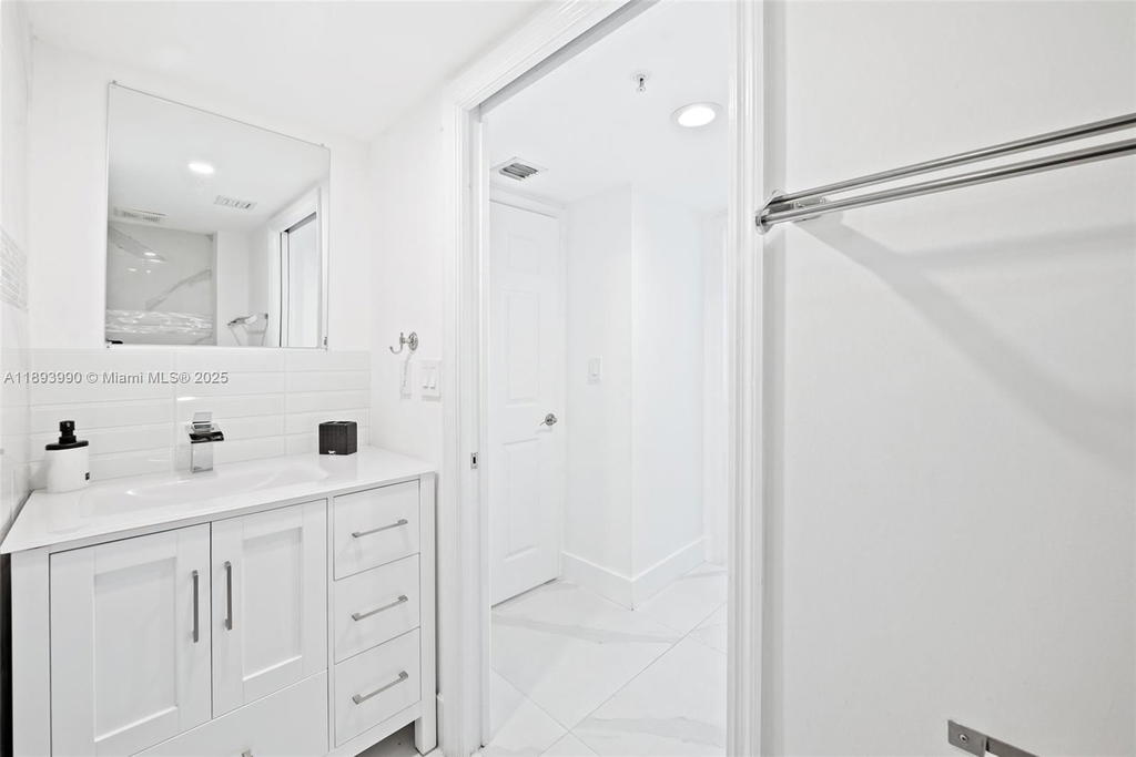 Real estate property located at 1155 Brickell Bay Dr #903, Miami-dade, The Mark On Brickell Cond, Miami, FL