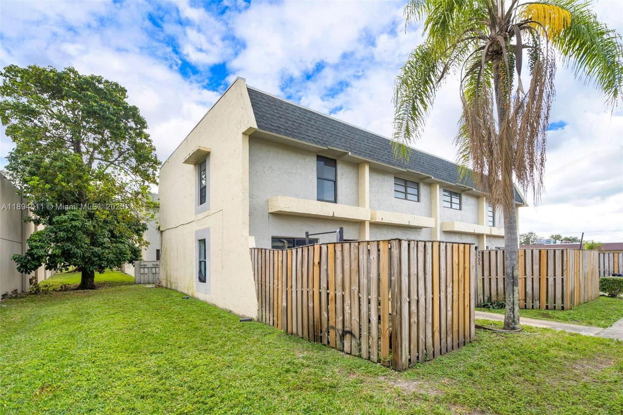 Real estate property located at 2306 52nd Ave #2306, Broward, Century Garden Condo, Lauderhill, FL