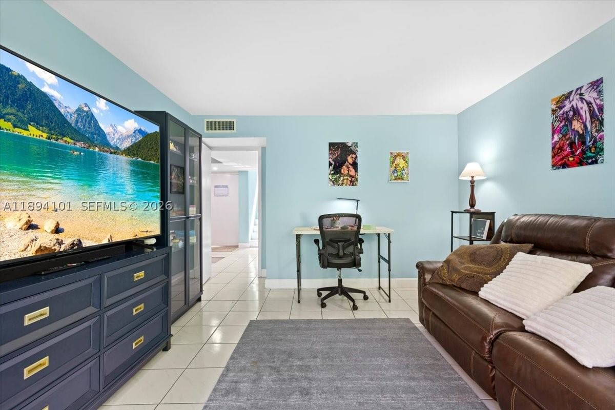 Real estate property located at 9450 Live Oak Pl #109, Broward, Live Oak Condo Seven, Davie, FL