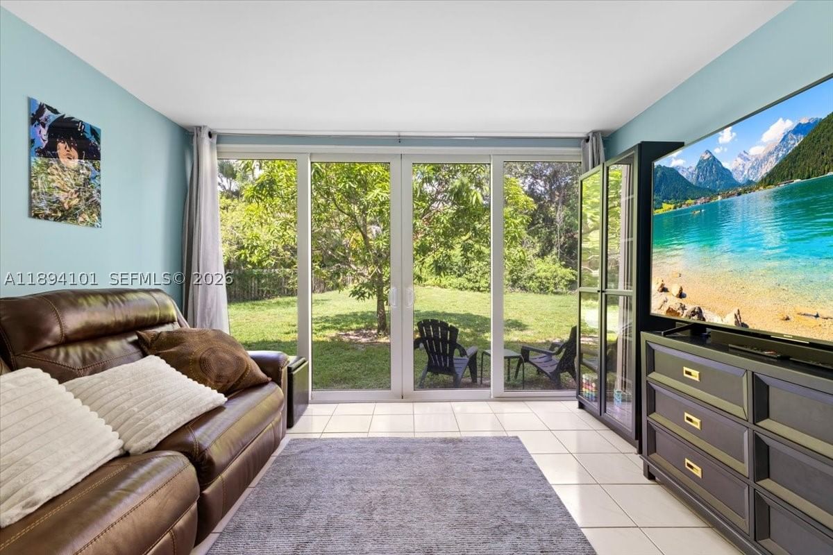 Real estate property located at 9450 Live Oak Pl #109, Broward, Live Oak Condo Seven, Davie, FL