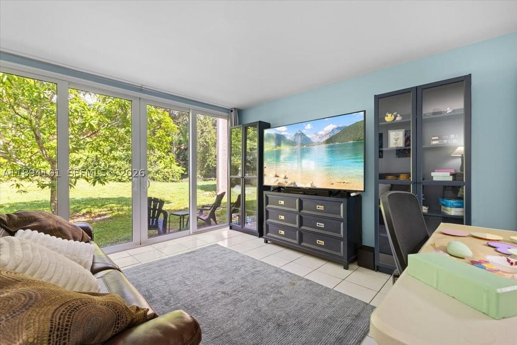 Real estate property located at 9450 Live Oak Pl #109, Broward, Live Oak Condo Seven, Davie, FL