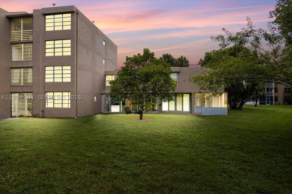Real estate property located at 9450 Live Oak Pl #109, Broward, Live Oak Condo Seven, Davie, FL
