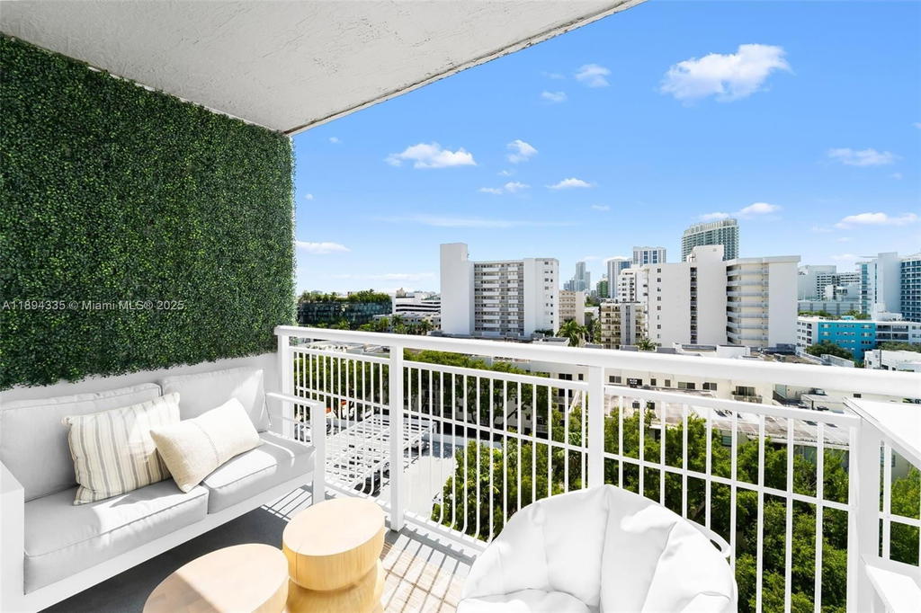 Real estate property located at 1688 West Ave #1004, Miami-dade, West Bay Plaza Condo, Miami Beach, FL